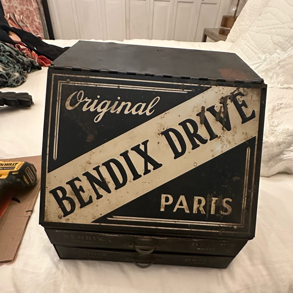 🖤 Vintage Bendix Drive Parts Metal Tool Box Industrial Décor - Picture 1 of 10
